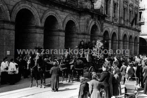 Cortejo fúnebre del arquitecto Ramón Cortázar