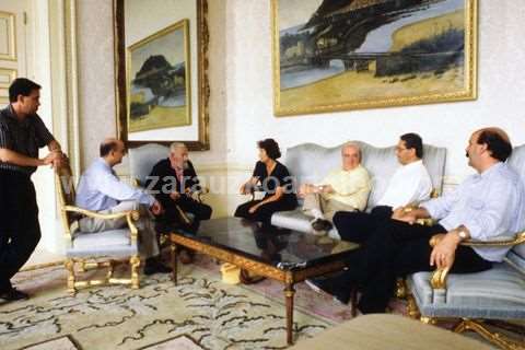 Reunión de Jorge Oteiza con miembros del ayuntamiento de Zarautz y San Sebastián