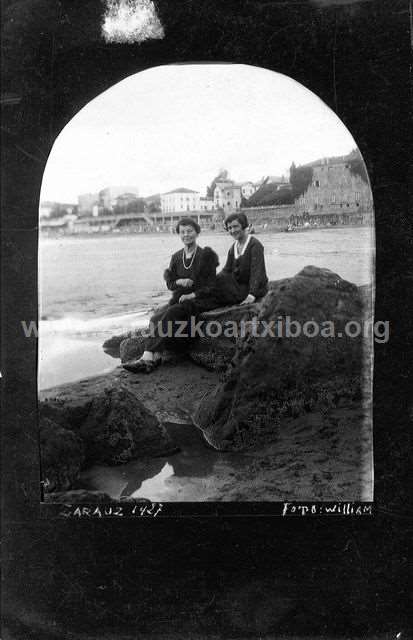 Dos personas en la playa