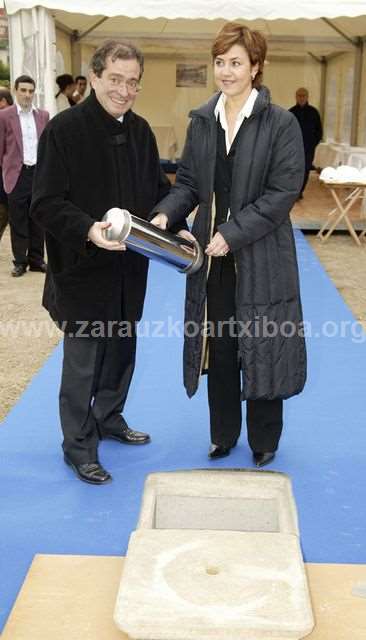 Colocación de la primera piedra del centro de salud