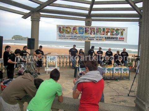 Presentación del "Udaberrifest" por parte de la Asociación de Osteleros de "Zurekin"