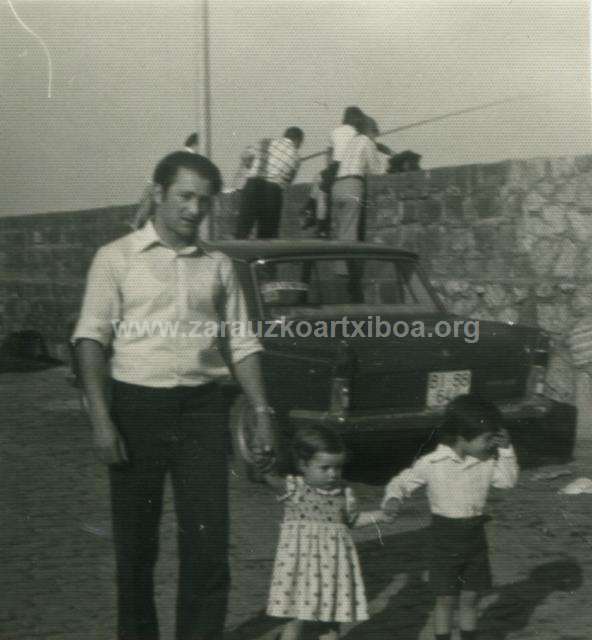 Paseo de familia por Getaria