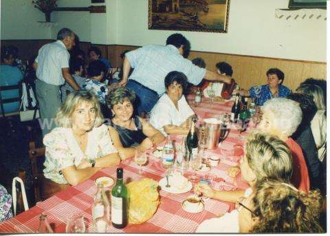 Cena de mujeres en el bar Bella Vista