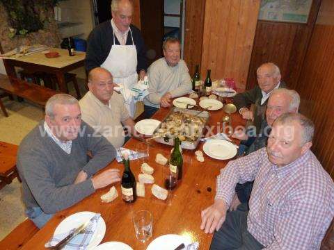 Socios históricos en la cena semanal de los viernes