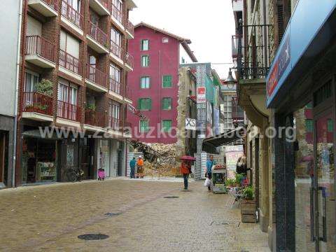 Derribo del edificio del s. XVIII en Zigordia kalea