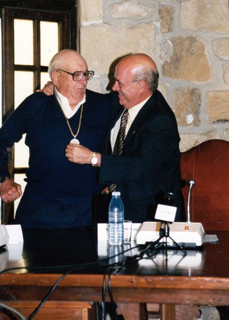 Homenaje a Isidoro Unzueta y Pagoeta Mendizale Elkartea 1997