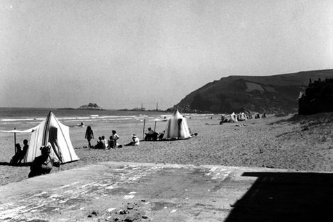 Bañistas en la playa de Zarautz