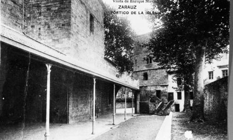 Zarautz. Eliz-atariko arkupea
